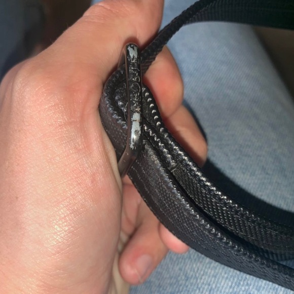 Unisex black lacoste messenger bag - Picture 4 of 4